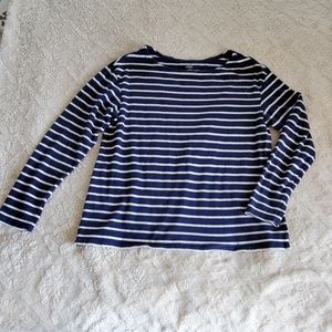 Long sleeved knit top.